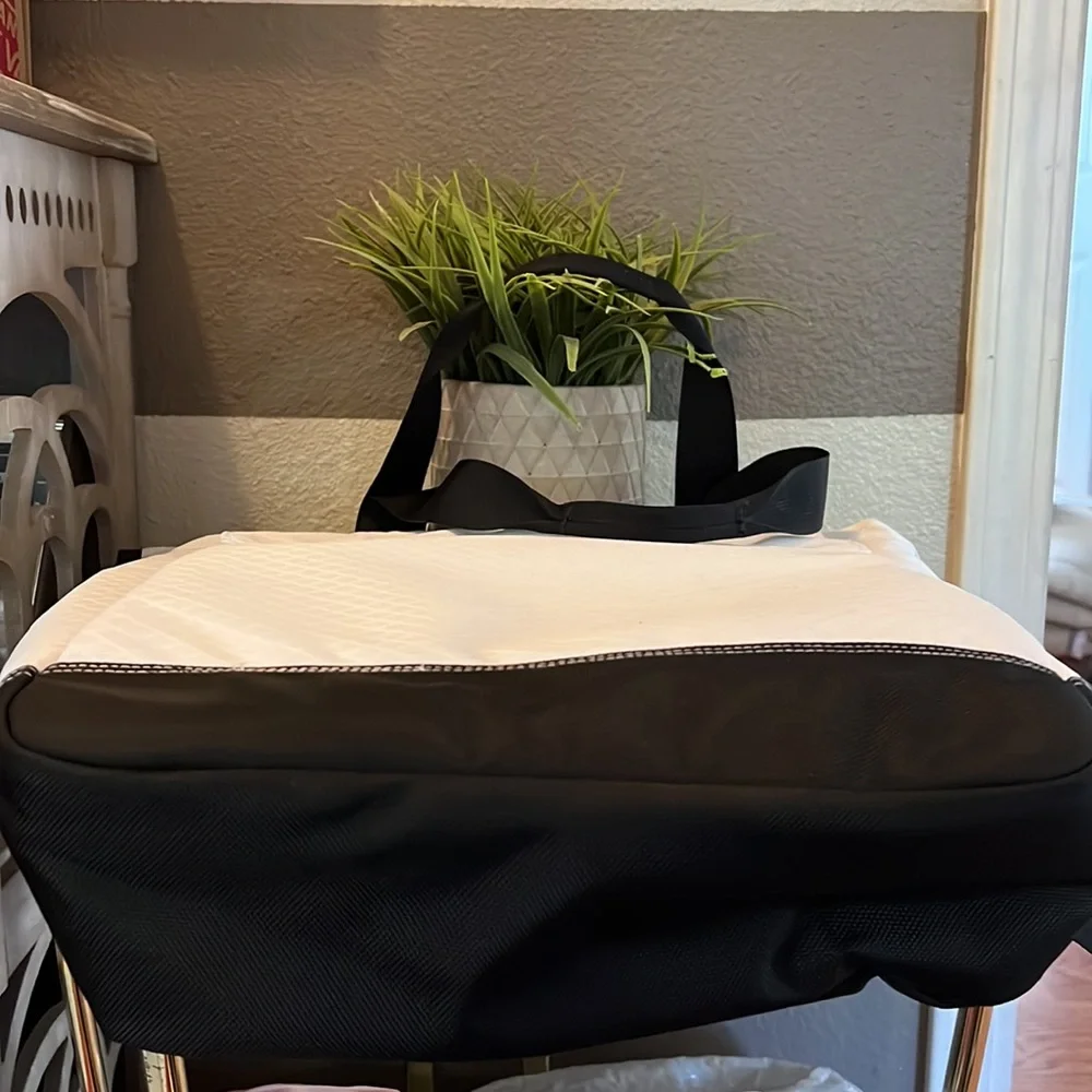 Vans Construct bag. White and black. Can hold a skateboard through the back. NWT - Picture 14 of 16
